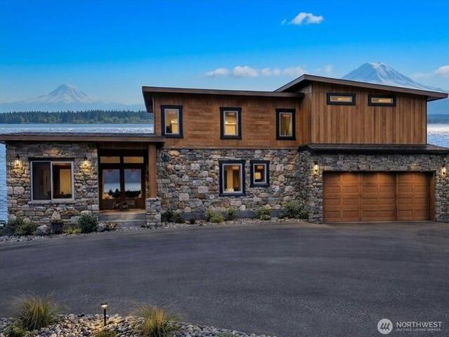 House for sale in Olalla, Washington