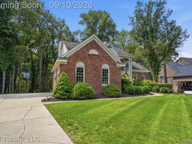 House for sale in Loon Lake Woodlands, Wixom