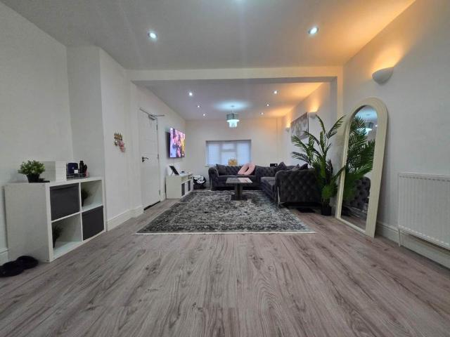 Apartment for rent in London Borough of Newham, Greater London