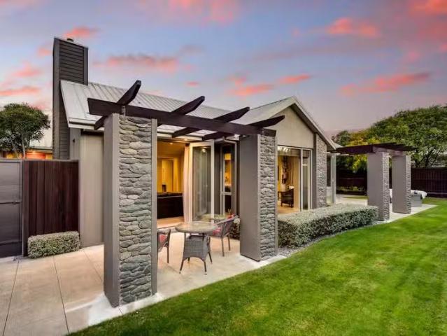 House for sale in Oakura, Canterbury