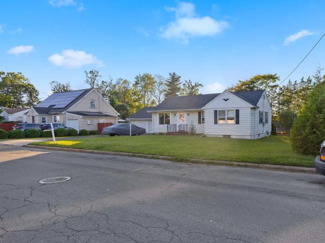 House for sale in Golden Crest, Hamilton Township