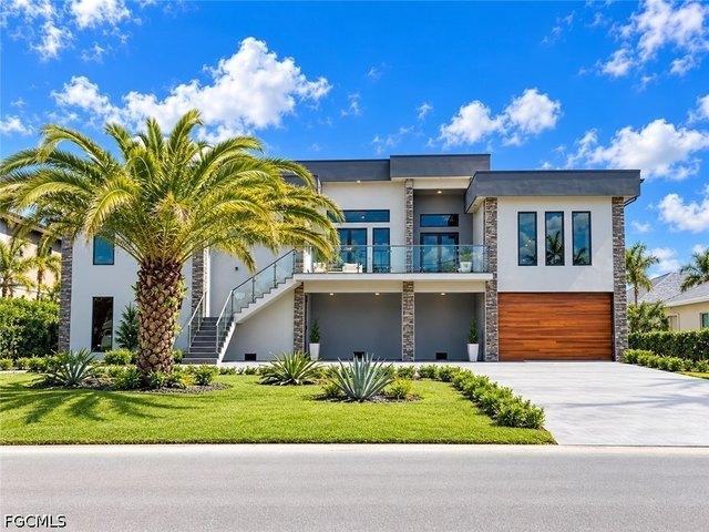 House for sale in Rivers Edge Mobile Home Park, North Fort Myers