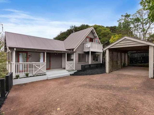 House for sale in Oratia