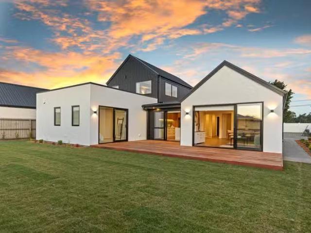 House for sale in Chaslands, Canterbury