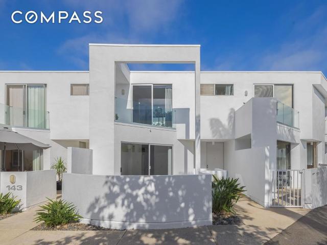 Townhouse for rent in Cardiff, California