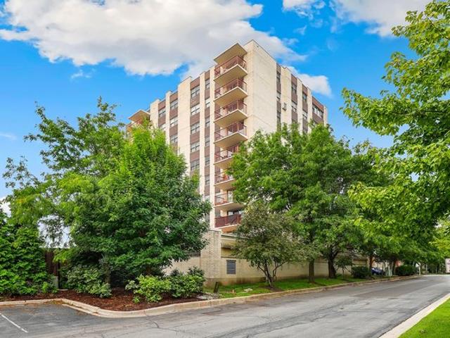 Condo for sale in La Grange, Illinois