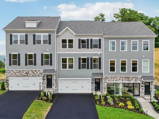 Townhouse for sale in Moon, Pennsylvania