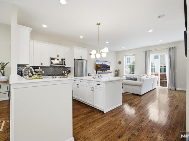 Townhouse for sale in Wood Ridge, New Jersey