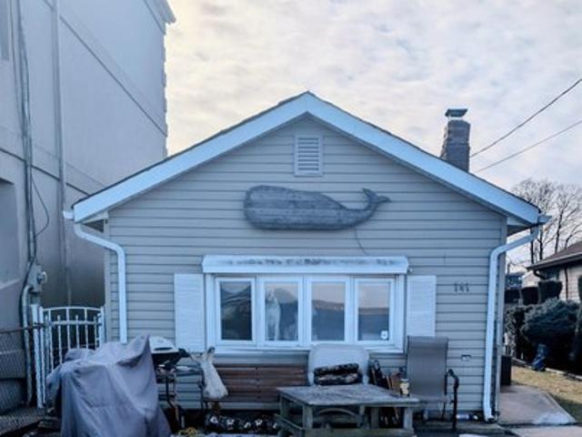 House for sale in Cliffwood, New Jersey