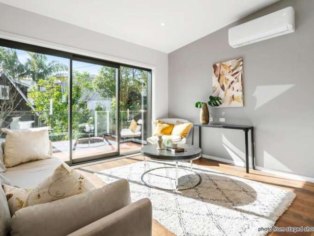 Townhouse for sale in Whangaparaoa, Oroua County