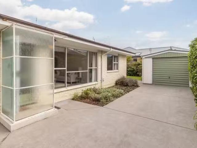 House for sale in Edgeware, Canterbury