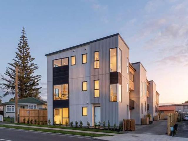 Townhouse for sale in New Lynn, Oroua County