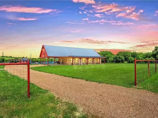 House for sale in Corsicana