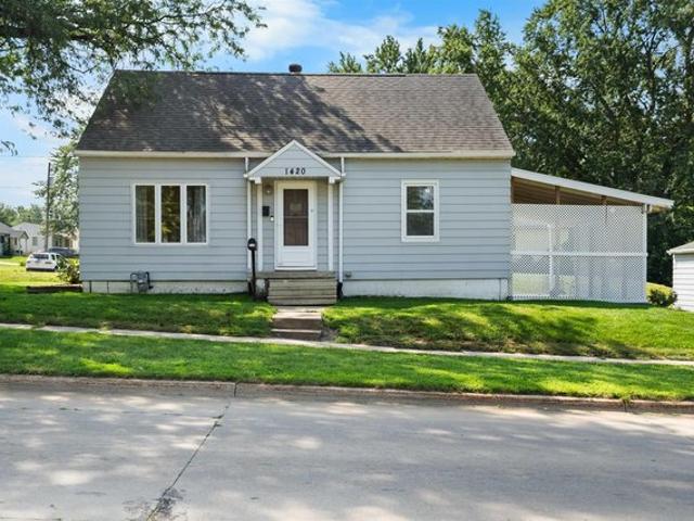 House for sale in Waterloo, Black Hawk County