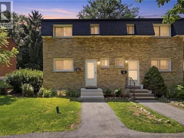 Townhouse for sale in Ancaster, Ontario