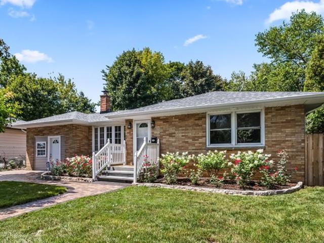 House for sale in Great Lakes, Illinois