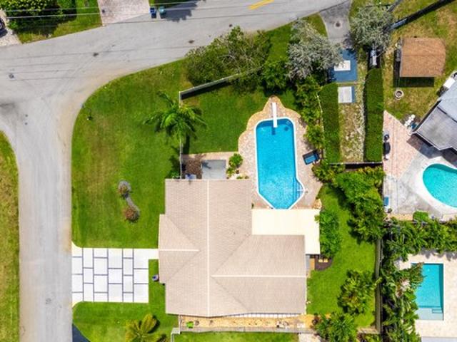 House for sale in Oakland Park, Florida