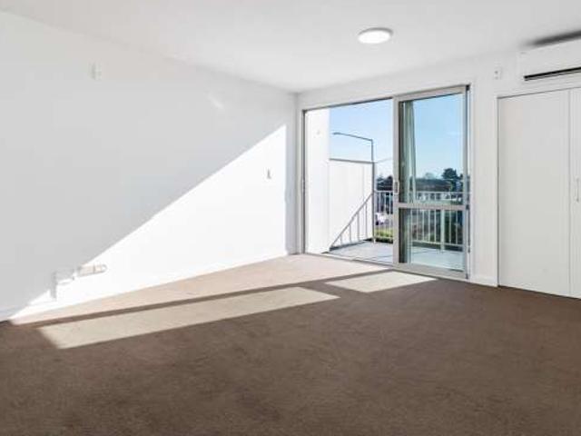 Apartment for sale in Heathcote, Canterbury