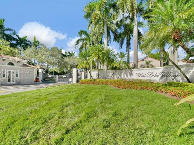 Townhouse for sale in Hollywood, Florida