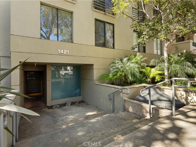 Townhouse for sale in Canoga Park, California