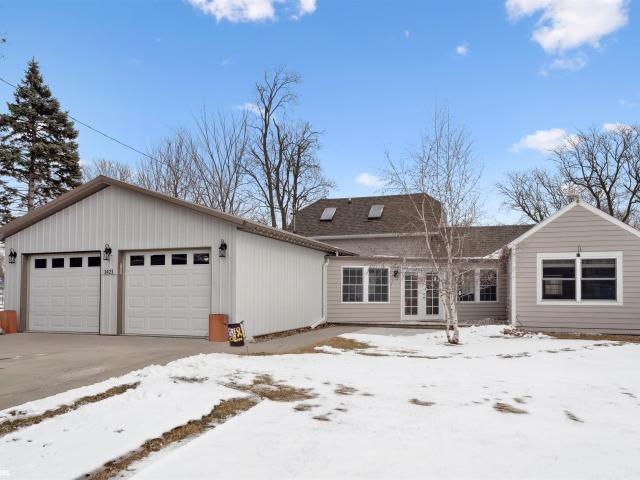 House for sale in Grinnell, Iowa