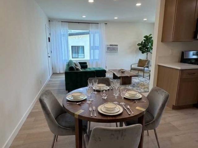 Apartment for rent in Canoga Park, California