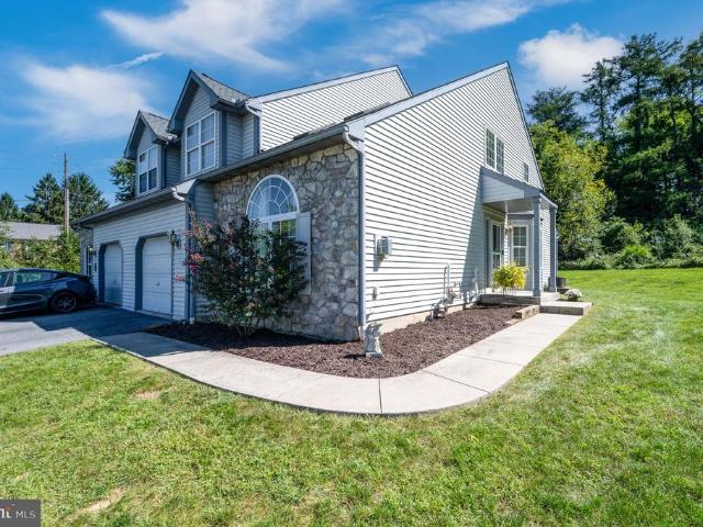 Townhouse for sale in Spring Valley Apartments, Sinking Spring