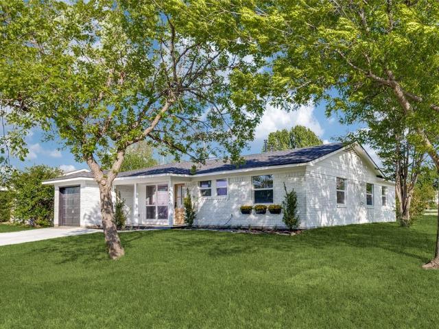 House for sale in Farmers Branch, Texas