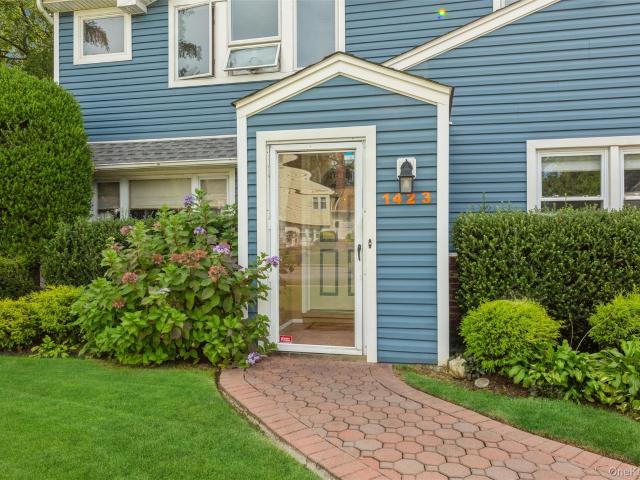 House for sale in Hewlett, Nassau County