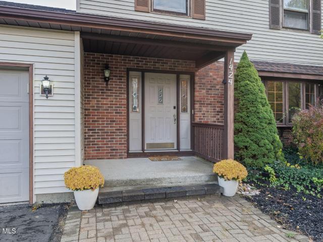 House for sale in Rosendale Estates, Town of Niskayuna