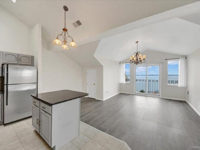 Condo for sale in The Bronx, Arverne