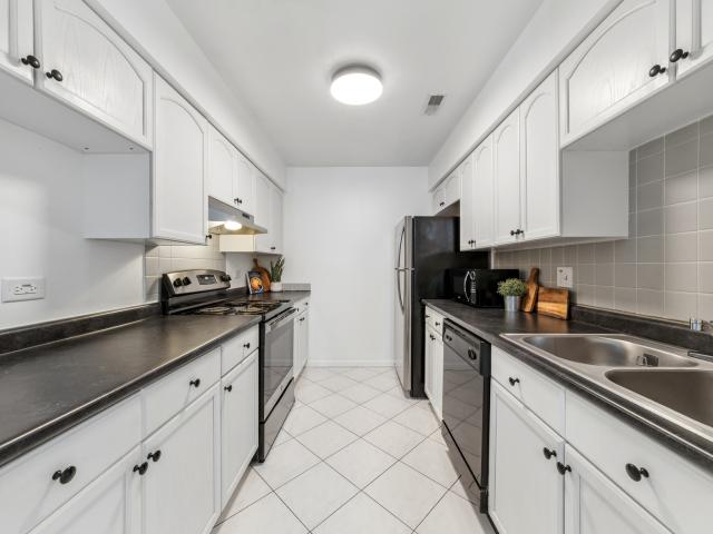 Condo for sale in Wheaton, Illinois