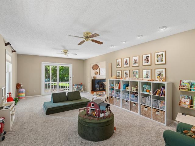 House for sale in Sunset Hills, Pella