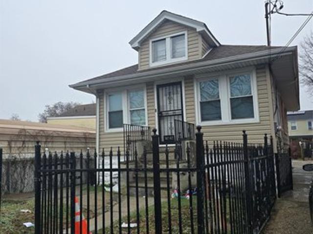 House for sale in Queens, Arverne