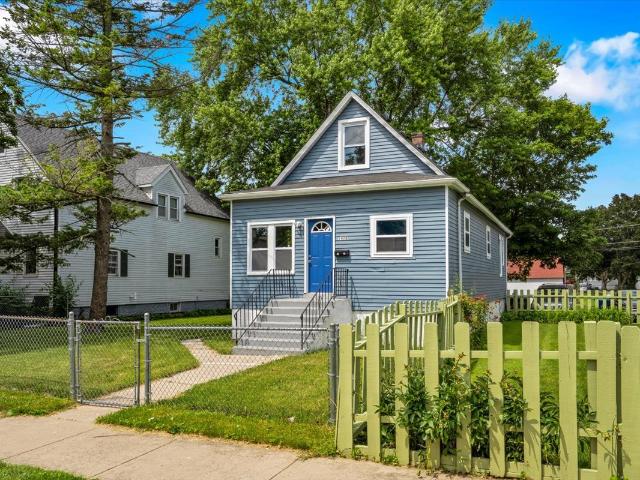House for sale in Great Lakes, Illinois