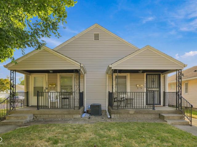 House for sale in Near Eastside, Camby