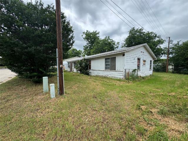 House for sale in De Young, Texas