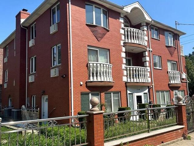 Duplex for sale in Flushing