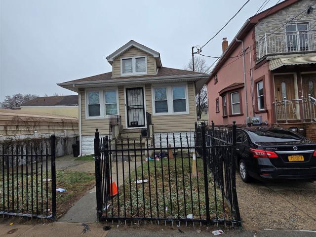 House for sale in Queens, Arverne