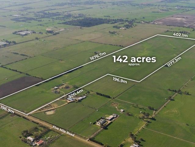 Cottage for sale in Camerons Creek, Victoria