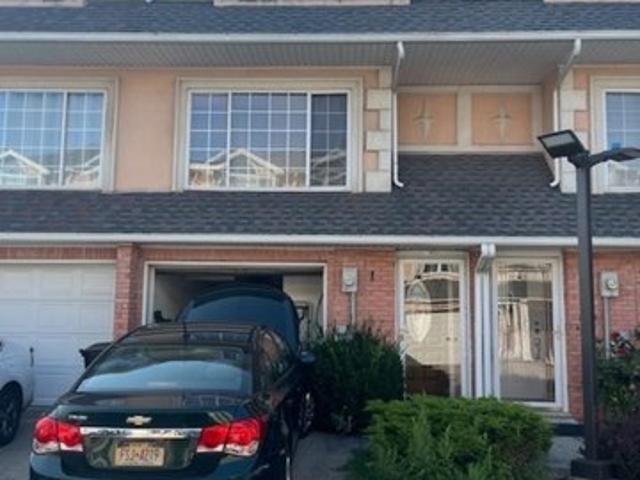 Townhouse for sale in Arverne, New York