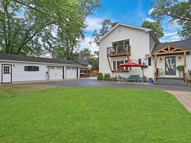 House for sale in Grayslake, Illinois
