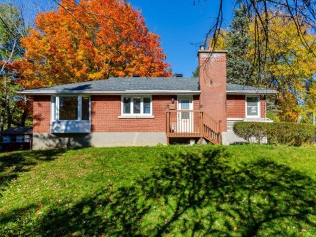 House for sale in Beaconsfield, Montréal (région administrative)
