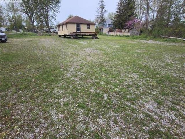 Land for sale in Ontario