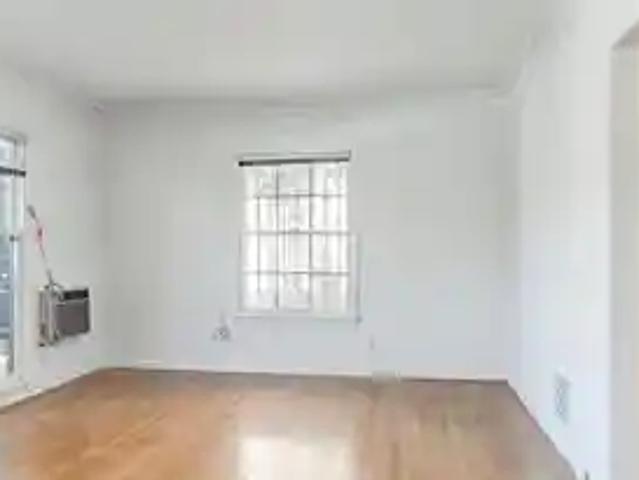 Condo for rent in Beverly Hills
