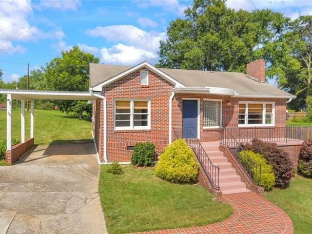 House for sale in Toccoa, Georgia