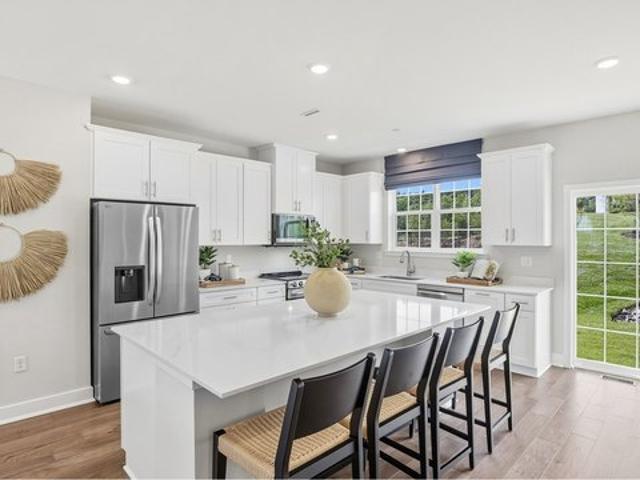 Townhouse for sale in Southfields, New York