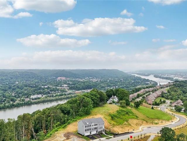 Townhouse for sale in Moon, Pennsylvania