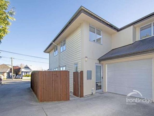 Townhouse for sale in Edgeware, Canterbury