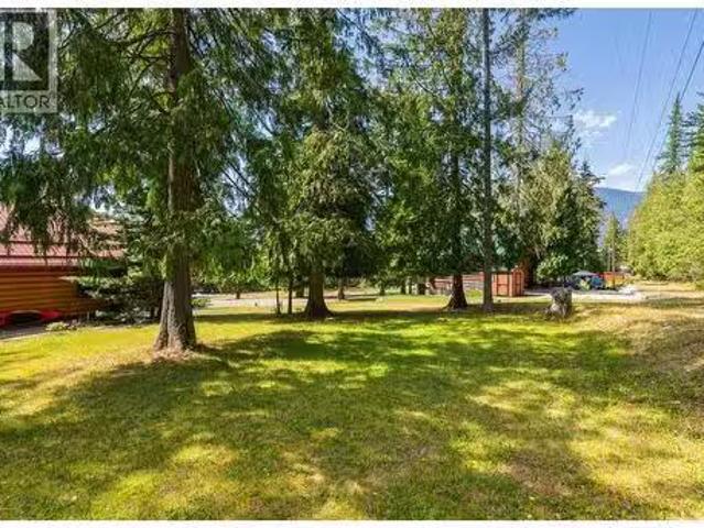 House for sale in Sirdar, British Columbia